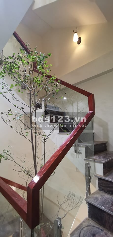 Nhà Hoa Bằng, mới cứng, ô tô đỗ cửa, giá chất bất ngờ