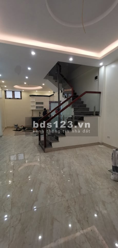 Nhà Hoa Bằng, mới cứng, ô tô đỗ cửa, giá chất bất ngờ