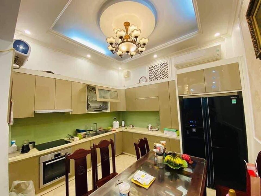 Bán Nhà Đường Láng, Đống Đa diện tích sử dụng 44m, 5 tầng mặt tiên 4m, Giá Nhỉnh 5 Tỷ.