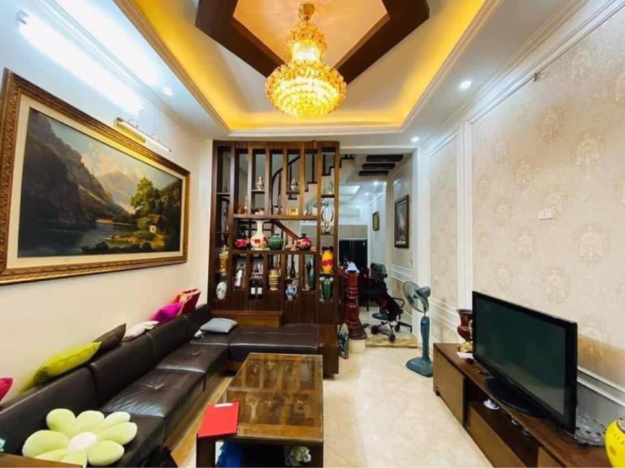 Bán Nhà Đường Láng, Đống Đa diện tích sử dụng 44m, 5 tầng mặt tiên 4m, Giá Nhỉnh 5 Tỷ.