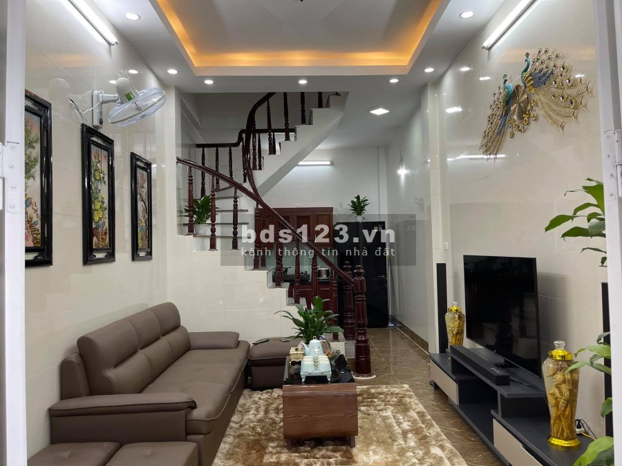 Bán gấp nhà 36m2 Mai Dịch, nhà thoáng sáng, ngõ rộng sạch sẽ, giá 3.2 tỷ