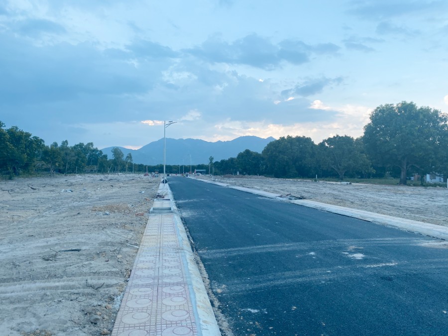 Bán nhà đất phân lô full thổ cư đầm Thuỷ Triều Cam Lâm giá sốc pháp lý đầy đủ, lhcc