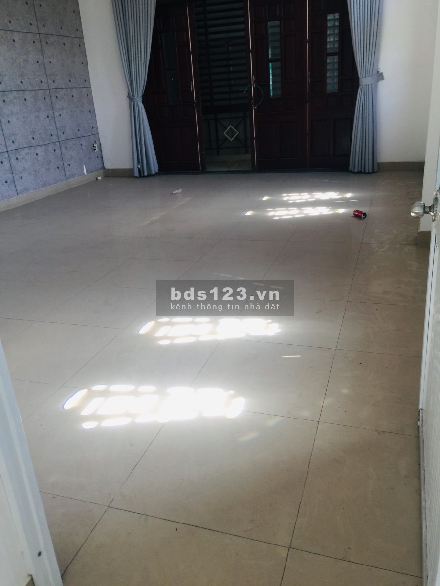 Cho thuê nhà 3 tầng ngay Ngã Tư quận Hải Châu thuận lợi cho kinh doanh