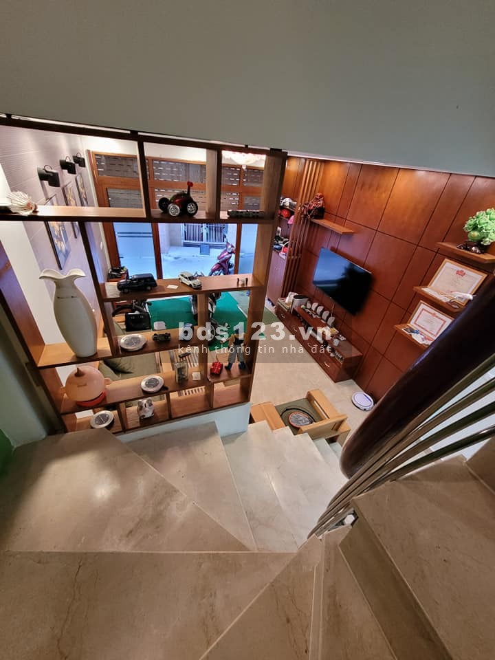 Siêu phẩm nhà Thạch Bàn diện tích 43.2m2, 5 tầng mt 4.1m, tặng nội thất xịn giá nhỉnh 3 tỷ