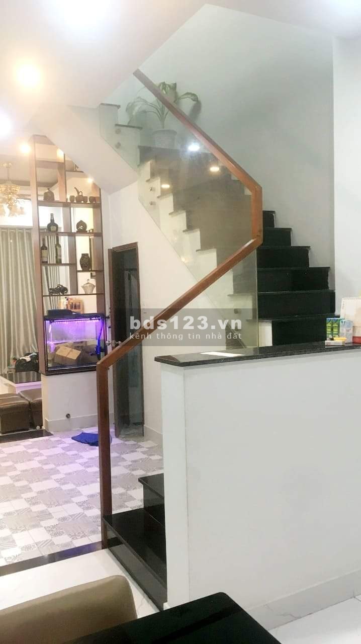Bán nhà mặt tiền D10,Tân Phú,104m2,3 tầng BTCT,giá chỉ 9.5 tỷ