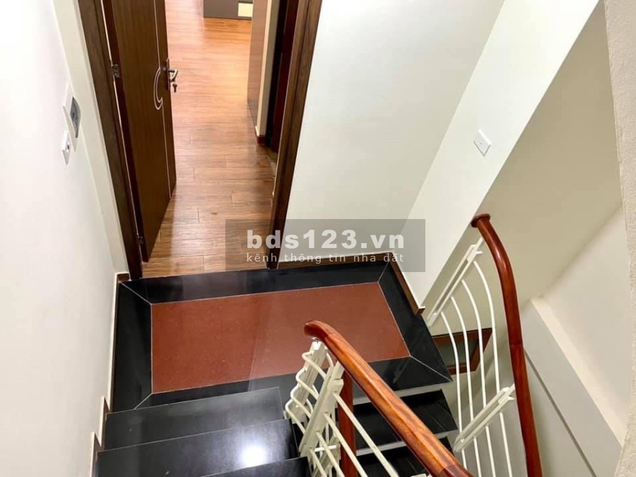 Nhà đẹp, thoáng sau Cổ Linh-Tư Đình, 37m x 5T, full nội thất, 30m ra ôtô tránh