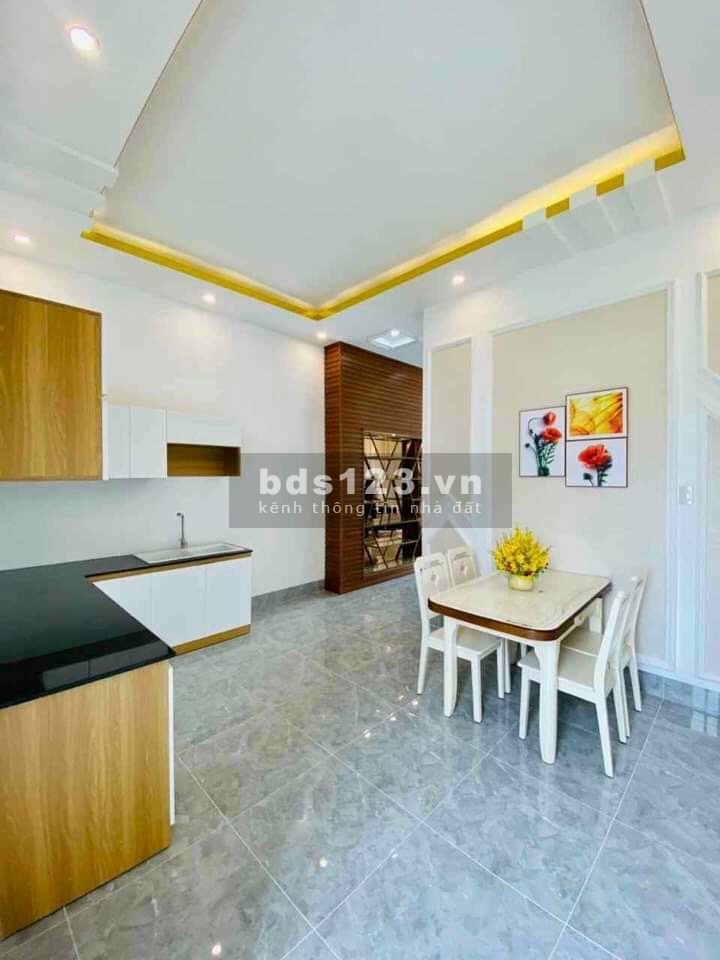 Chính chủ kẹt tiền ngân hàng cần bán gấp căn nhà một trệt hai lầu. hàng ngợp rẻ hơn thị trường 300Tr