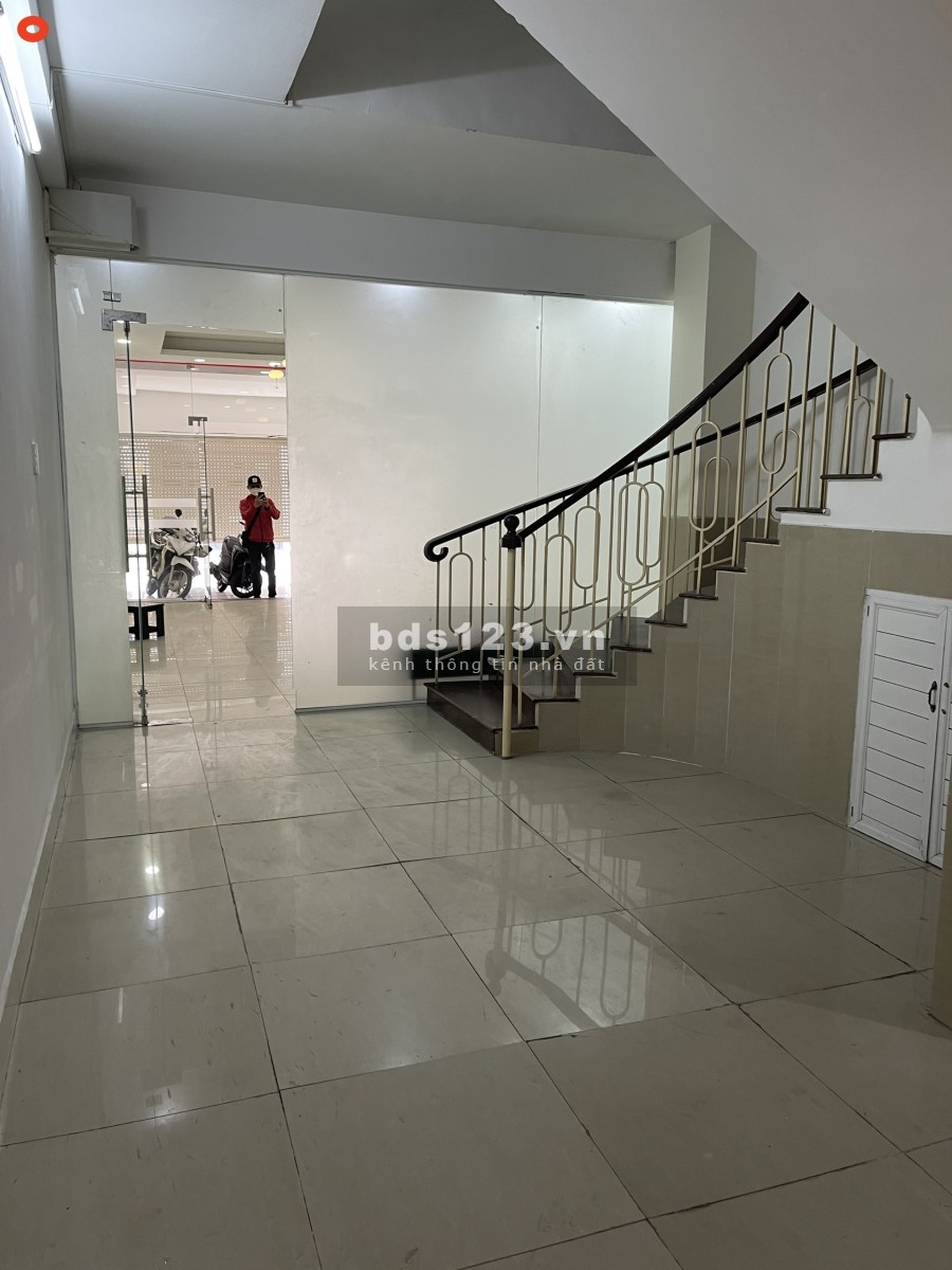 Mặt Tiền Nguyễn Văn Đậu 4.3x24m, trệt, 4lầu, 7phòng 30m2.