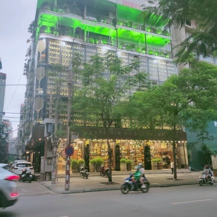 Hiếm!Rẻ! Thang máy, thông sàn, mặt phố Trung Hòa, Vip Cầu Giấy, kinh doanh sầm uất