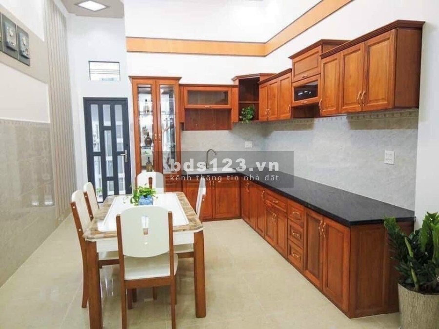 Chính chủ kẹt tiền ngân hàng cần bán gấp căn nhà một trệt hai lầu. hàng ngợp rẻ hơn thị trường 300Tr