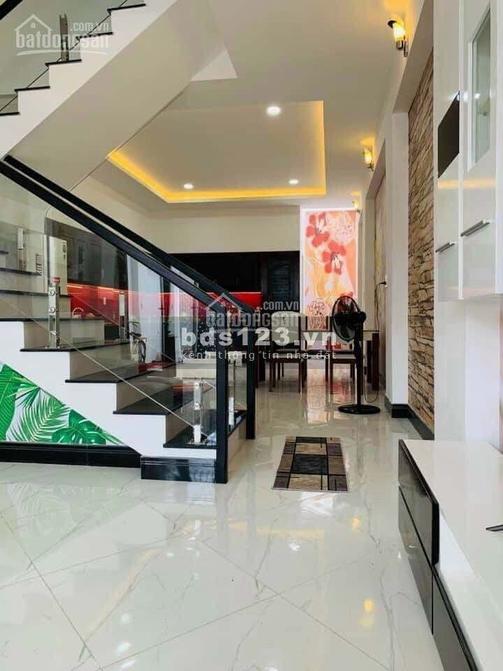 Chính chủ kẹt tiền ngân hàng cần bán gấp căn nhà một trệt hai lầu. hàng ngợp rẻ hơn thị trường 300Tr