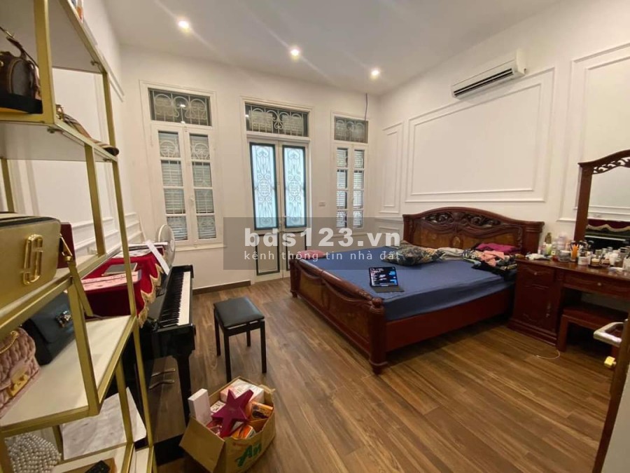 Siêu hiếm nhà đẹp Hoàng Cầu 70m2 5T MT rộng 5m giá giảm còn 9.x tỷ