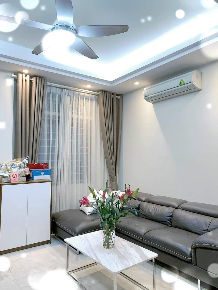 Bán Gấp Nhà MP Nguyễn Lương Bằng, Đống Đa, 6 Tầng Thang máy, Kinh Doanh Số 1. Giá 13,5 Tỷ.