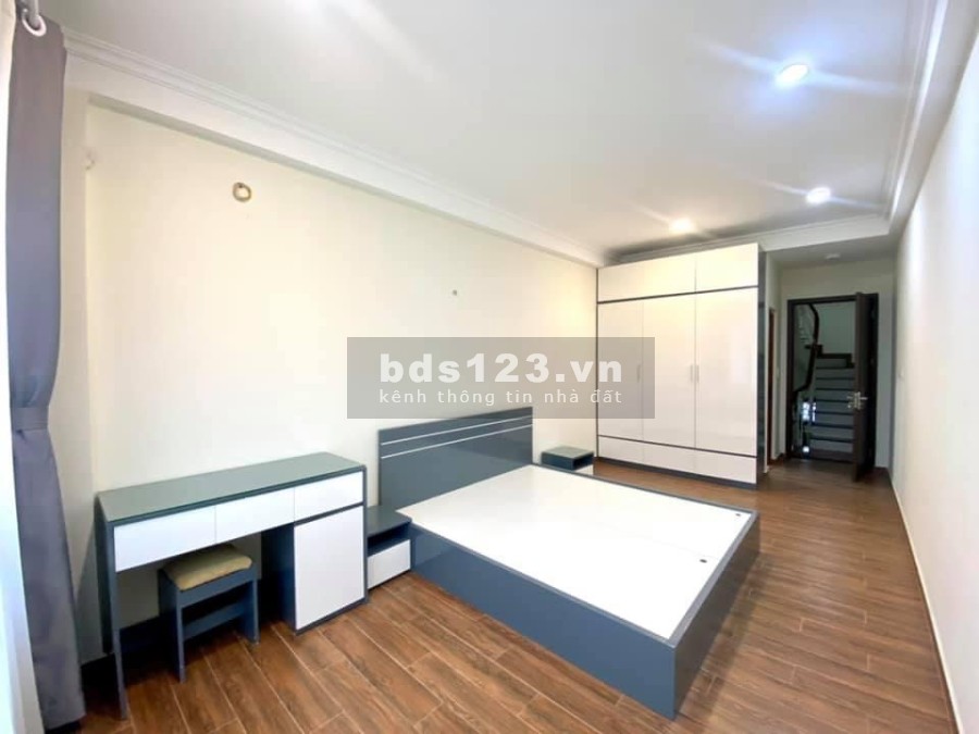 Nhà đẹp, thoáng sau Cổ Linh-Tư Đình, 37m x 5T, full nội thất, 30m ra ôtô tránh