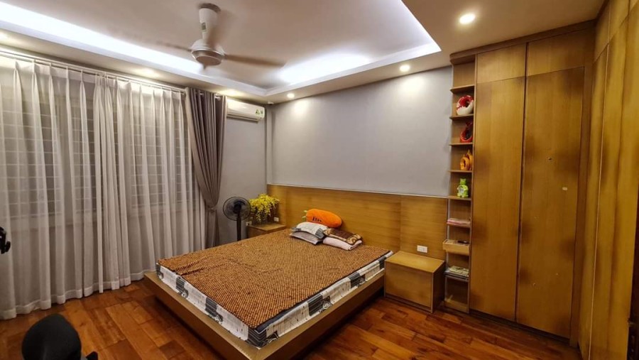 Bán Gấp Nhà MP Nguyễn Lương Bằng, Đống Đa, 6 Tầng Thang máy, Kinh Doanh Số 1. Giá 13,5 Tỷ.
