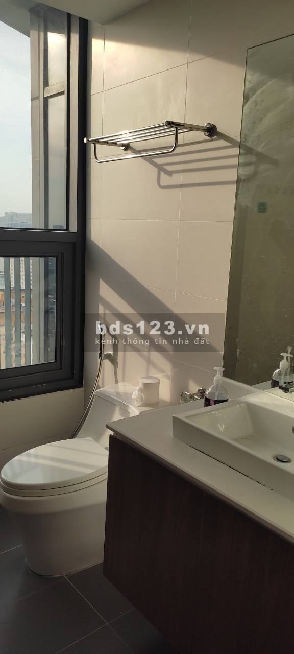 Cho thuê căn hộ chung cư 60B Nguyễn Huy Tưởng. 2PN Đồ cơ bản