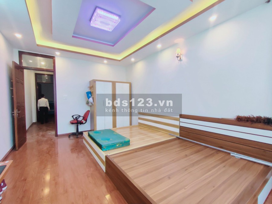 Bán nhà ngõ 162 Nguyễn Văn Cừ diện tích 55m2, 6 tầng, Giá: 6.1 tỷ