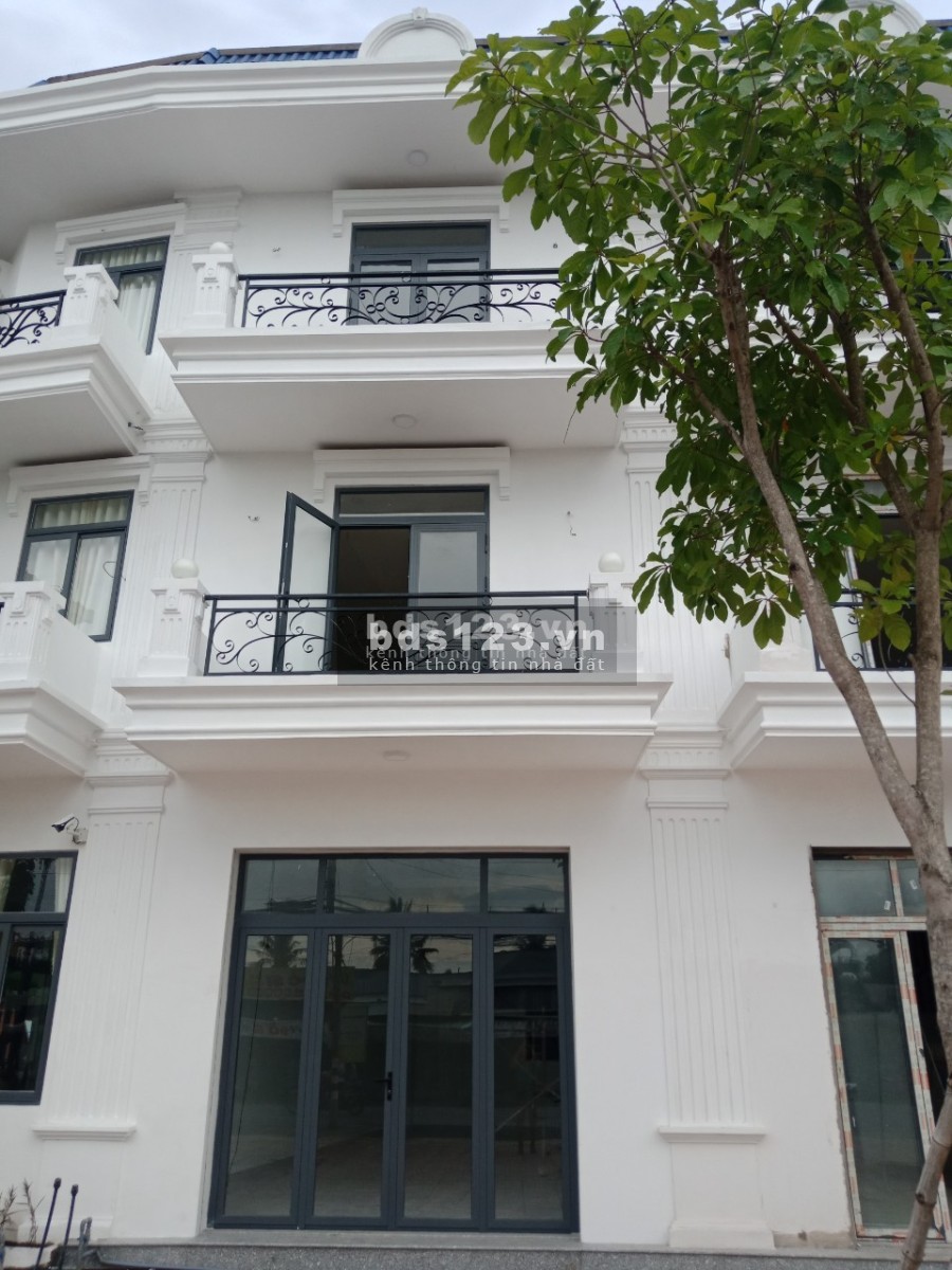 Nhà phố 2 lầu 1 trệt sở hữu vị trí tiềm năng tại trung tâm thành phố Bến Tre ngân hàng hỗ trợ