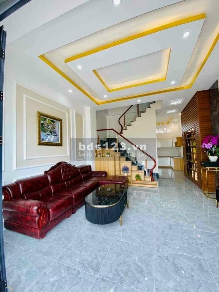 Chính chủ kẹt tiền ngân hàng cần bán gấp căn nhà một trệt hai lầu. hàng ngợp rẻ hơn thị trường 300Tr