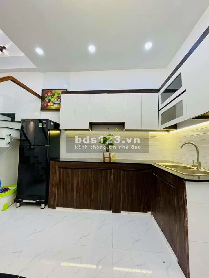 Bán nhà hẻm xe hơi ra vào đường Lê Quang Định, phường 7, Bình Thạnh, dtsd 72m2, 5PN