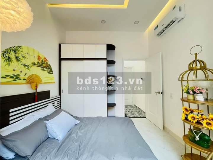 Bán nhà hẻm xe hơi ra vào đường Lê Quang Định, phường 7, Bình Thạnh, dtsd 72m2, 5PN