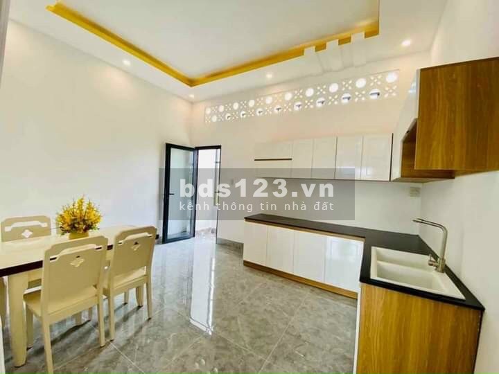 Chính chủ kẹt tiền ngân hàng cần bán gấp căn nhà một trệt hai lầu. hàng ngợp rẻ hơn thị trường 300Tr