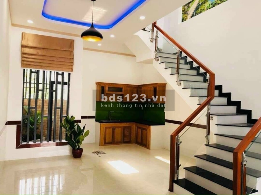 Chính chủ kẹt tiền ngân hàng cần bán gấp căn nhà một trệt hai lầu. hàng ngợp rẻ hơn thị trường 300Tr