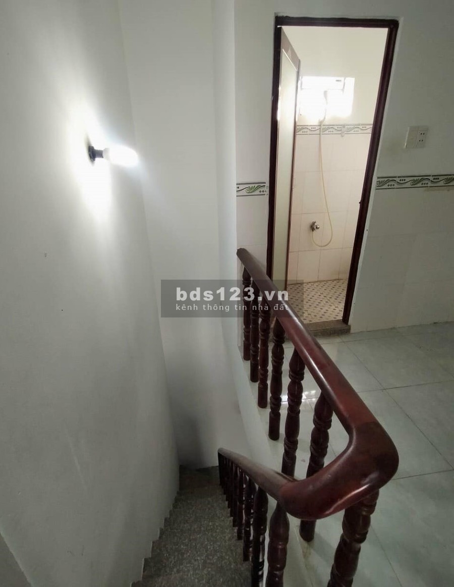 Bán nhanh nhà dưới 2 tỷ ở Tân Bình, Lạc Long Quân diện tích sử dụng 14,5m2, giá chỉ 1 tỷ 7