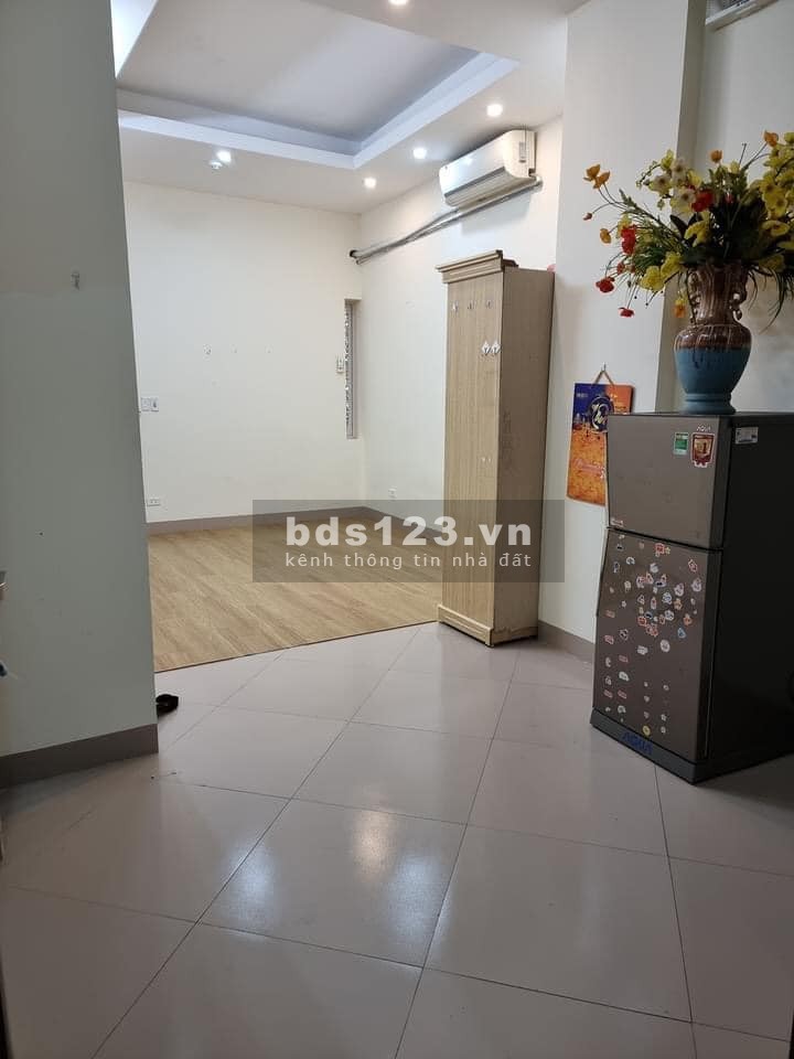 Bán nhà Trần Quý Cáp Đống Đa, lô góc 20m ô tô tránh, dtsd 50m2 mặt tiền 8m, 40 triệu, giá 5 tỷ