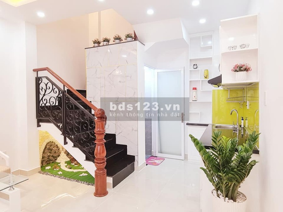 Nhà đẹp giá rẻ - Khu dân trí - Vị trí thuận tiện - Mái ấm cho gia đình 4 thành viên
