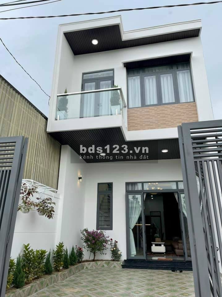 Nhà 1 Lầu 1 Trệt diện tích sử dụng (5x20m) Đúc Thật, Gần Chợ Bình Chánh, nhận nhà mới ngay