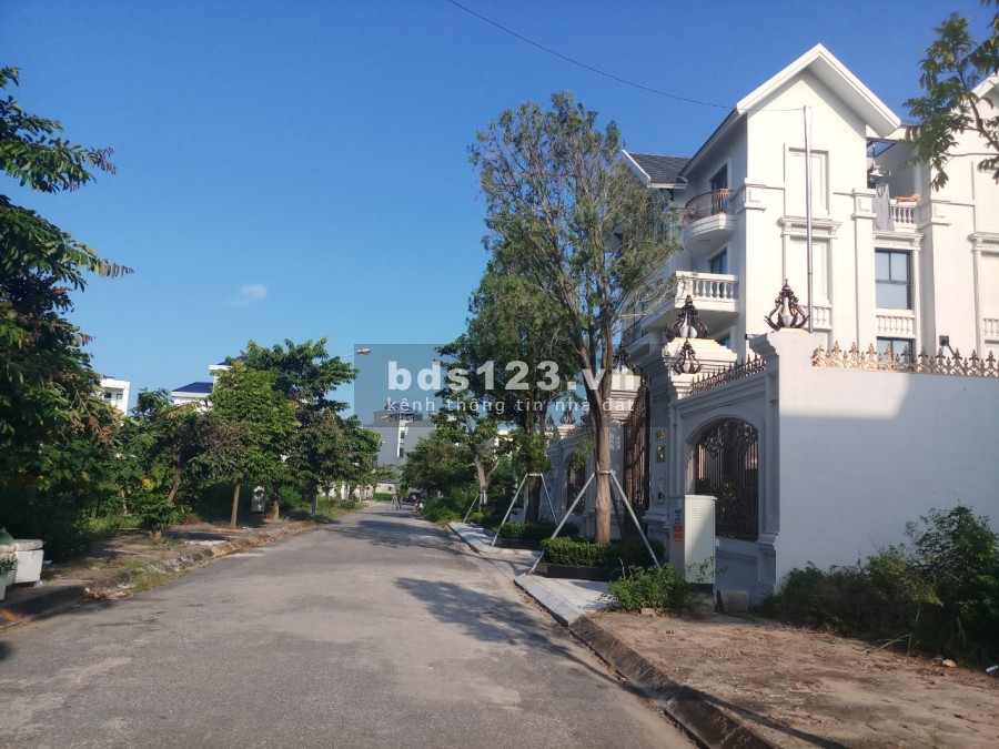 Chính chủ cần chuyển nhượng lô đất siêu đẹp tại dự án đất nền Vườn Hồng, lh 0345683878