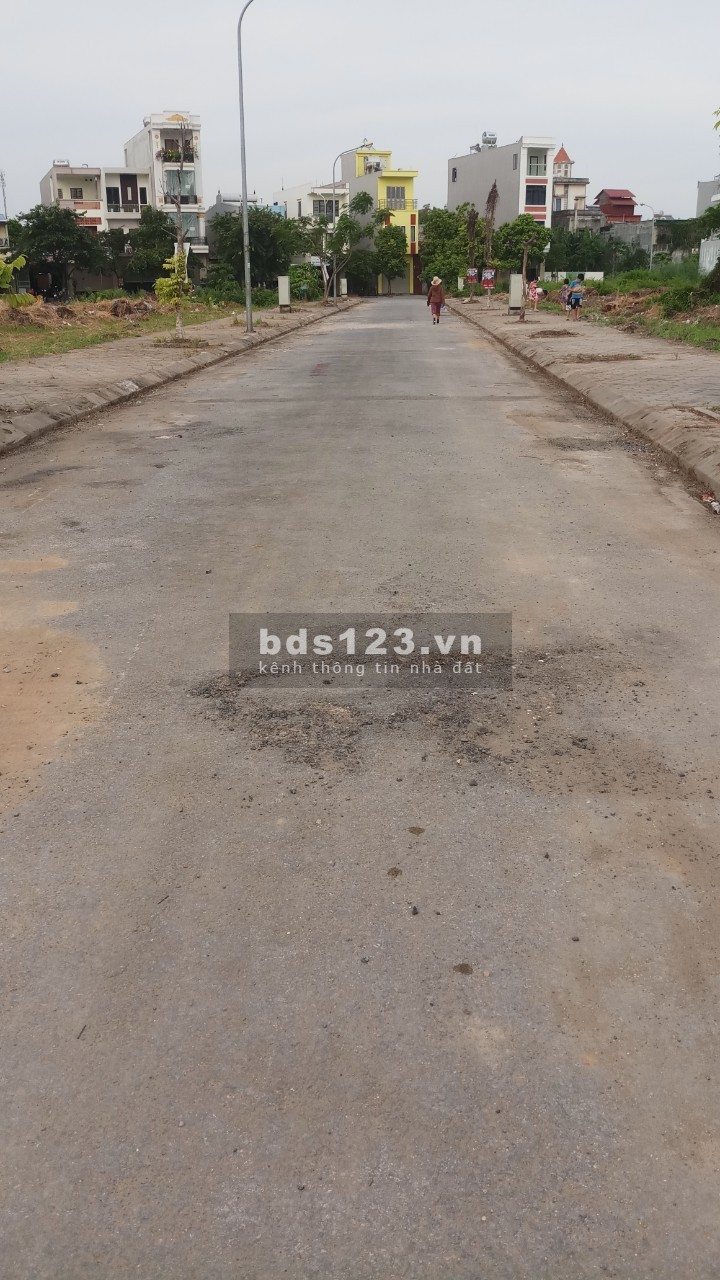 Chính chủ cần chuyển nhượng lô đất siêu đẹp tại dự án đất nền Vườn Hồng, lh 0345683878