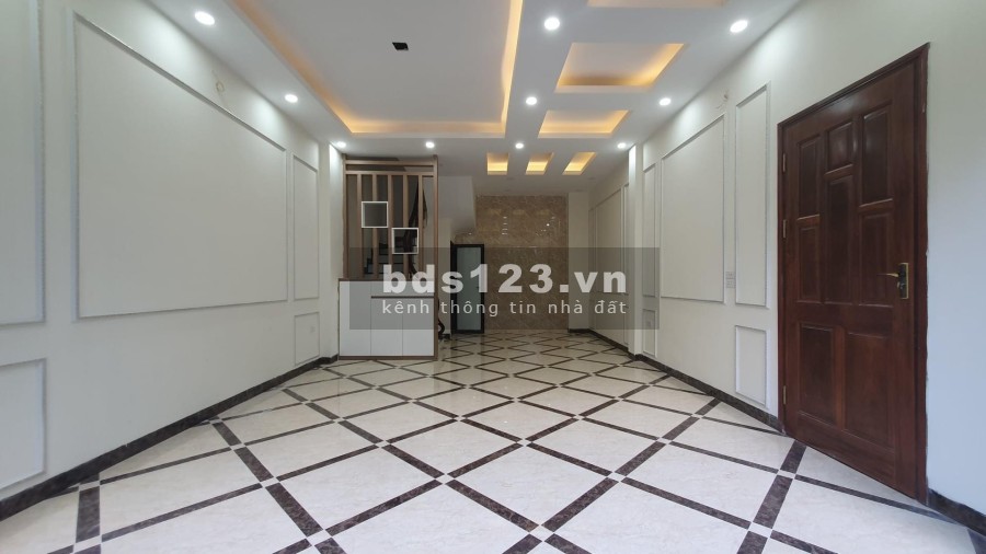 Bán nhà Bát Khối Long Biên, 40Mx5T, MT 4.5m. nhỉnh 4Tỷ LH Mr Khởi 0911910586.