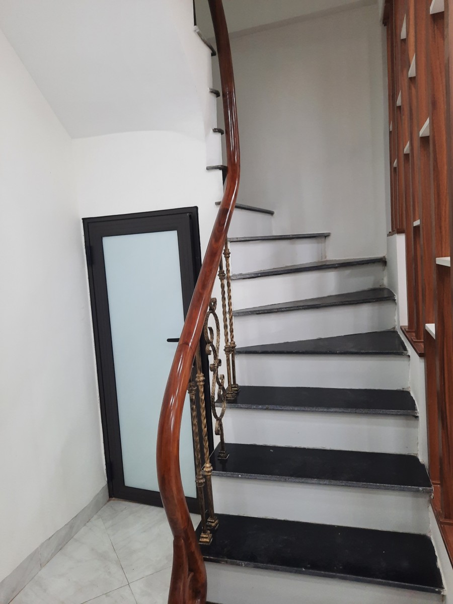 Bán nhả riêng phố Đại La, Hai Bà Trưng, diện tích sử dụng 25m2 x5 tầng mới, giá 3,1 tỷ