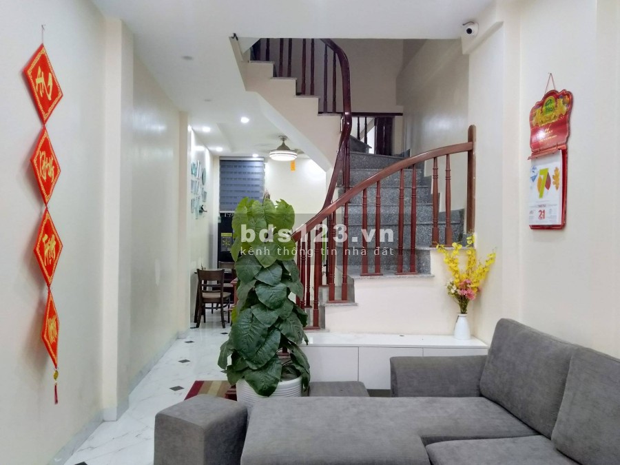 Bán nhà nhỏ xinh hoa hậu Hữu Hưng, gí bán 2.2 tỷ, tương lại tươi sáng, sổ chính chủ