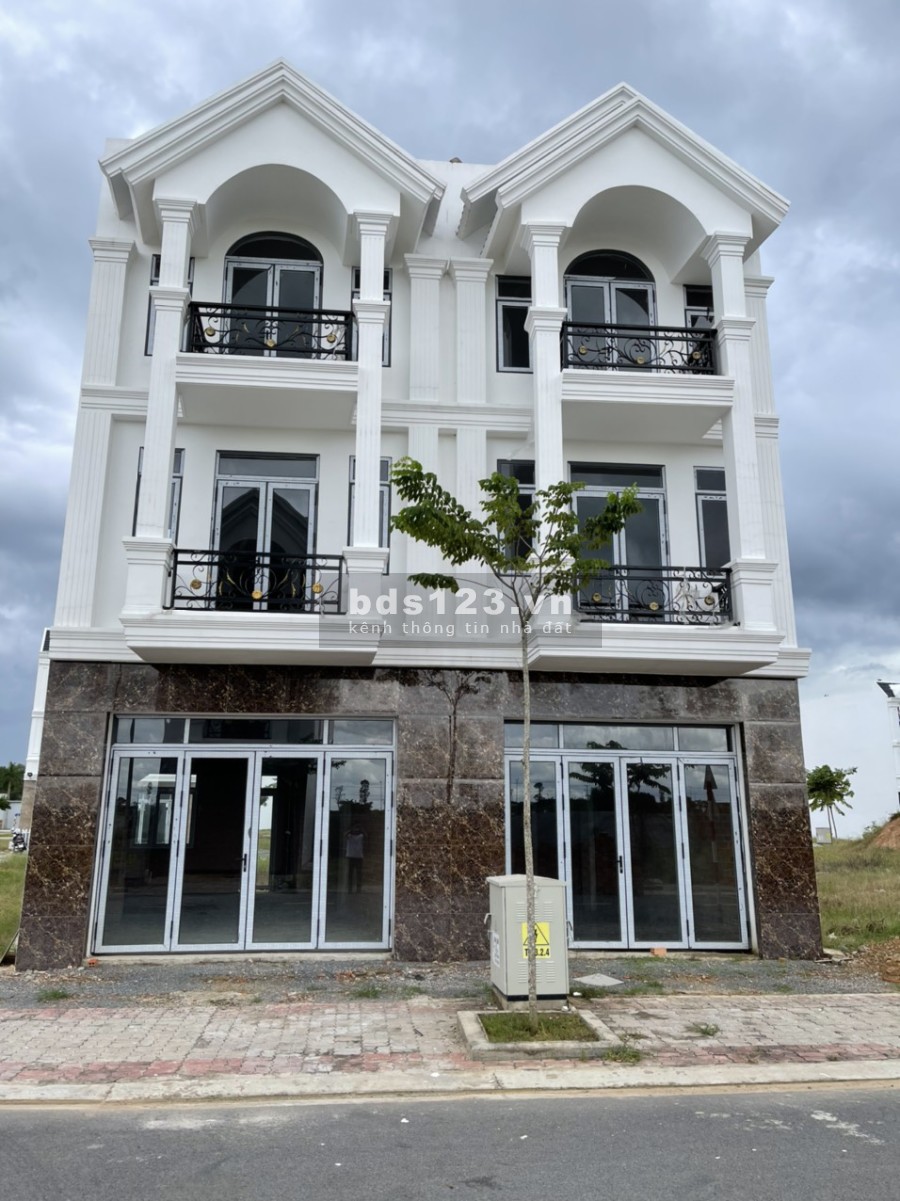 Gia đình kẹt tiền cần bán gấp căn nhà 1 trệt 2 lầu mùa dịch giá bán chỉ 2.3 tỷ sổ sẵn