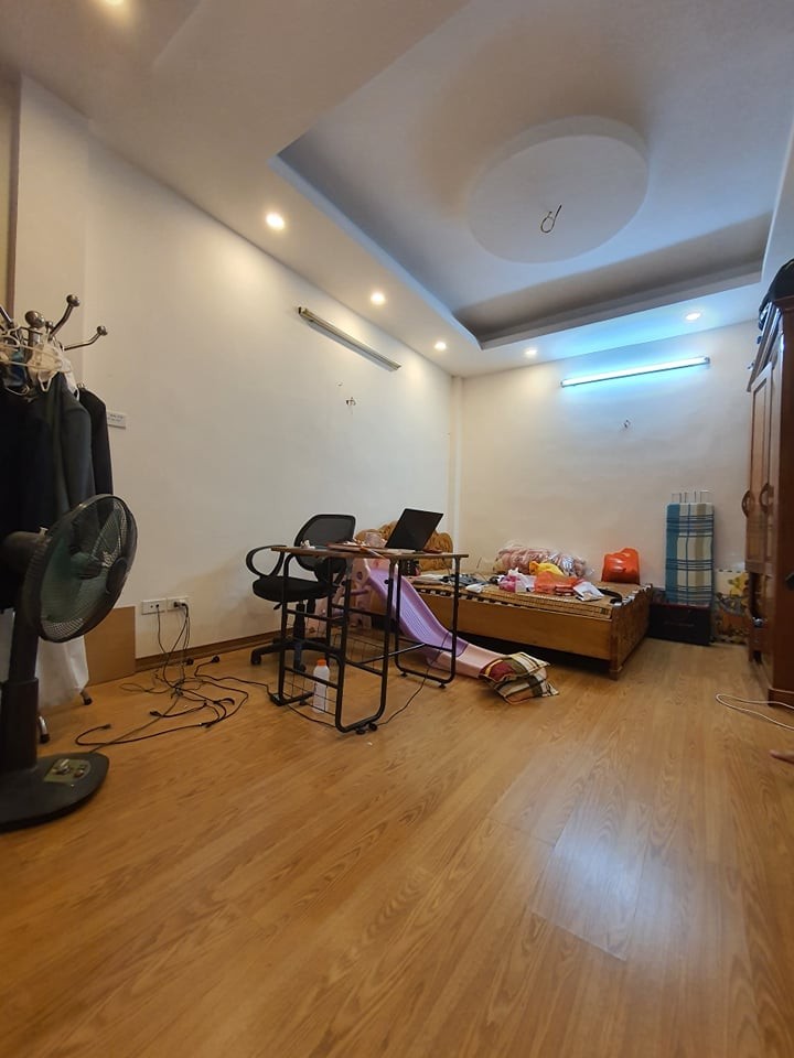 Siêu phẩm phân lô ở ngay Hoàng Quốc Việt, Cầu Giấy dtsd 33m2, 5 tầng giá 4 tỷ 5 LH 0902224679