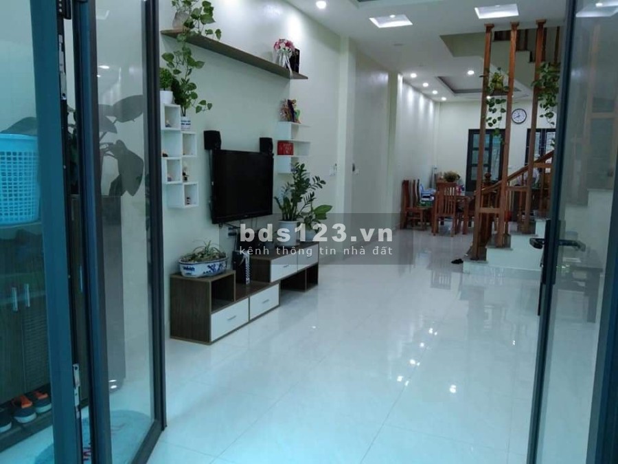 Bán nhà Tam Hiệp Thanh Trì ô tô vào nhà dtsd 83m2, 2 tầng mt 4m, giá chỉ hơn 3 tỷ
