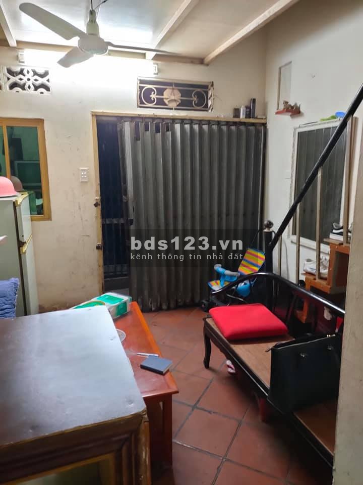 Bán nhỉnh 2 tỷ nhà mặt ngõ phố Vạn Kiếp Quận Hai Bà Trưng dtsd 35m2, 3 tầng, giá 2x tỷ