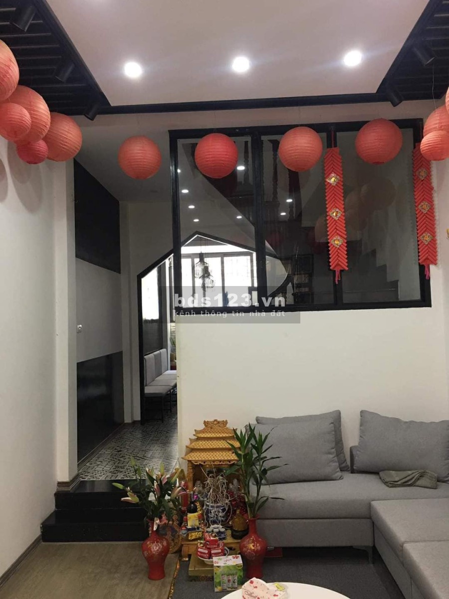 Bán nhà Nguyễn Chí Thanh phân lô ô tô đỗ cửa, cho thuê 20 triệu/tháng, dtsd 50m2, lhcc