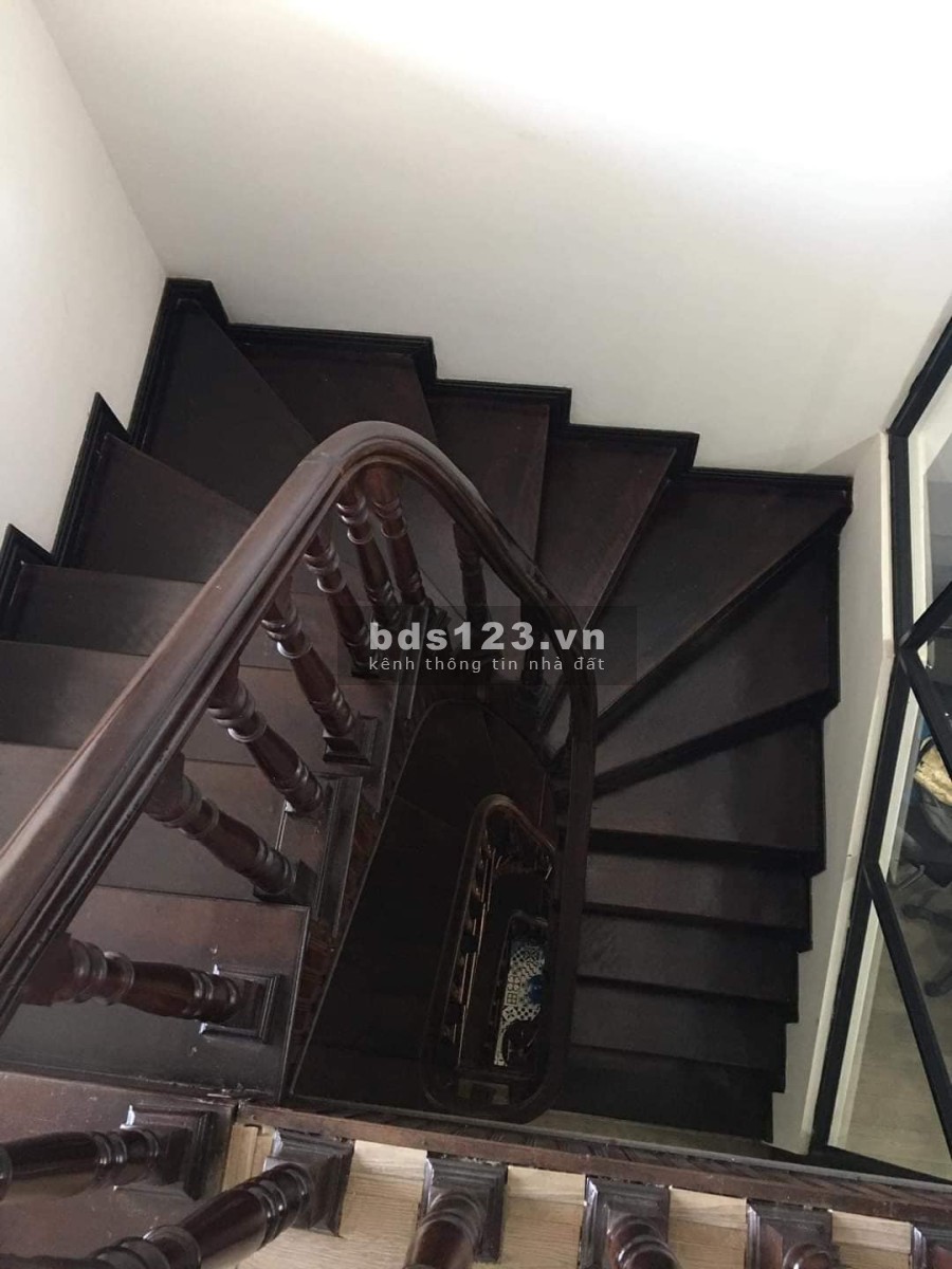 Bán nhà Nguyễn Chí Thanh phân lô ô tô đỗ cửa, cho thuê 20 triệu/tháng, dtsd 50m2, lhcc