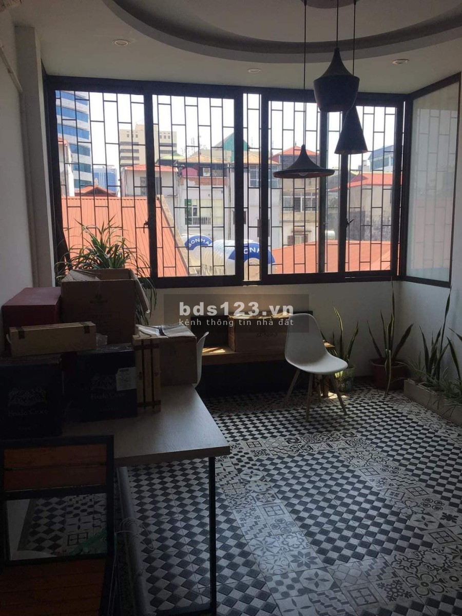 Bán nhà Nguyễn Chí Thanh phân lô ô tô đỗ cửa, cho thuê 20 triệu/tháng, dtsd 50m2, lhcc