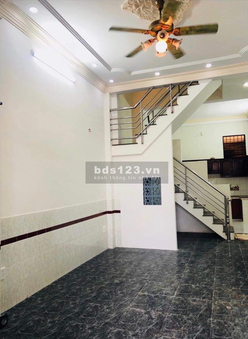 Mặt tiền đường C12, xe tải chạy xung quanh, cách đường Cộng Hoà tiện ích đầy đủ, lhcc