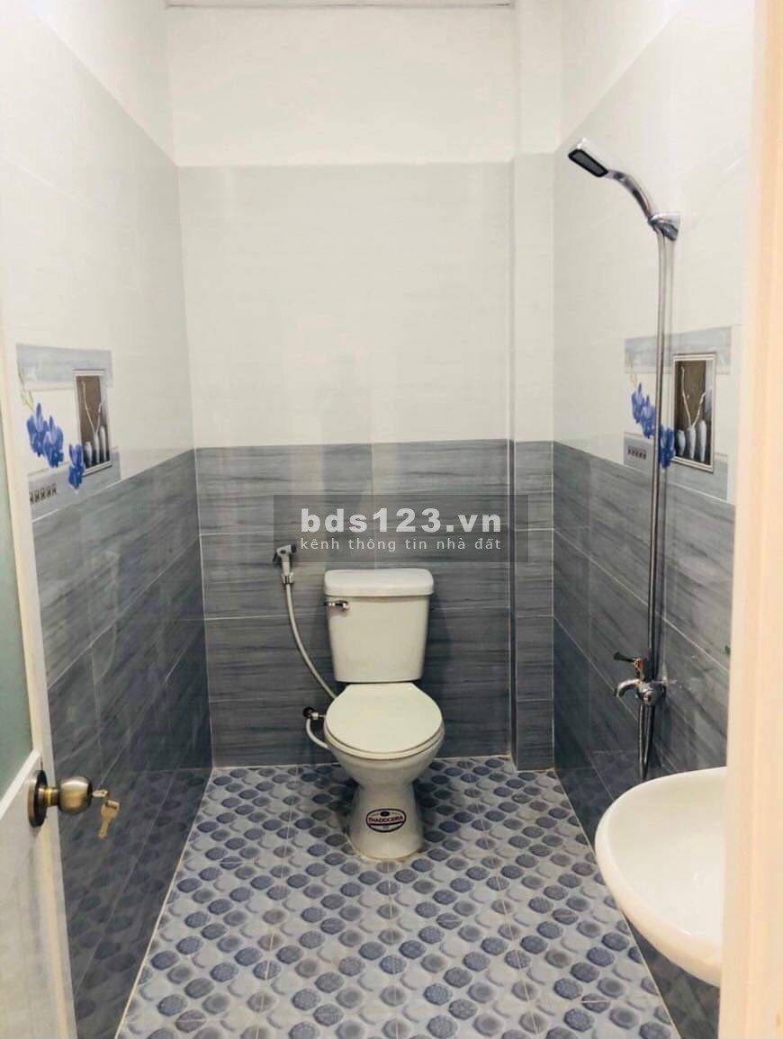 Mặt tiền đường C12, xe tải chạy xung quanh, cách đường Cộng Hoà tiện ích đầy đủ, lhcc