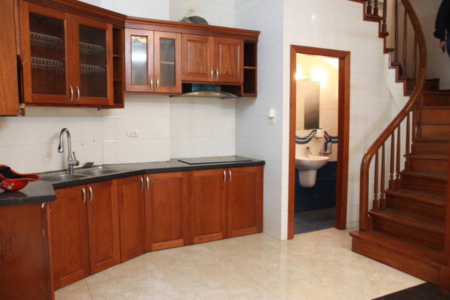 Bán nhà 5 tầng 10m ô tô tránh, nhà đẹp thông thoáng, ở luôn, đường Nguyễn Chí Thanh, Đống Đa