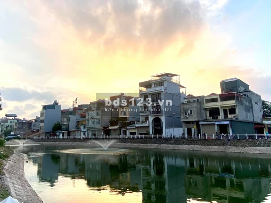 View Hồ - Gara ô tô, Nhà Ngọc Lâm, Quận Long Biên, 74m, 5 tầng, giá bán 9.6 tỷ sổ sẵn