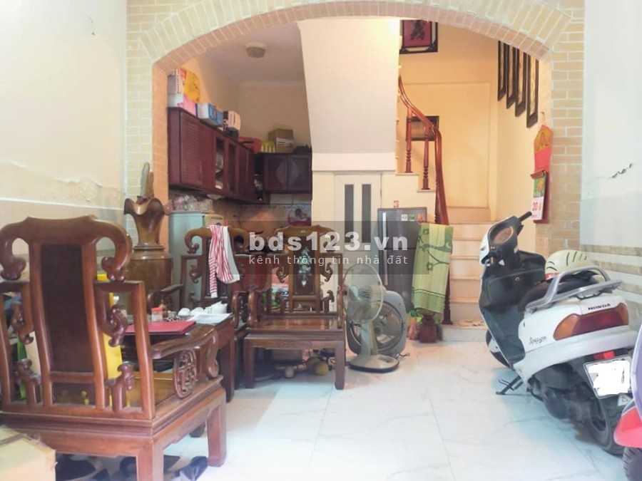 Xã Đàn 25m2 5 tầng 2.2 tỷ. 1 bước ra phố. Xách đồ vào luôn. 3 gác đỗ ngày đêm