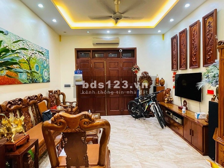 Bán nhà nguyên căn chính chủ phố Tư Đỉnh, khu Vip ở sướng, diện tích 43m2, 5 tầng, giá hơn 3 tỷ