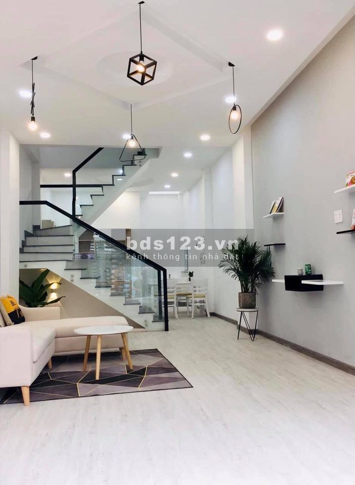 Chính Chủ Cần Bán Gấp Căn Nhà ở gần Cầu Lớn, Hóc Môn. Giá chỉ 600 Triệu sổ sẵn chính chủ